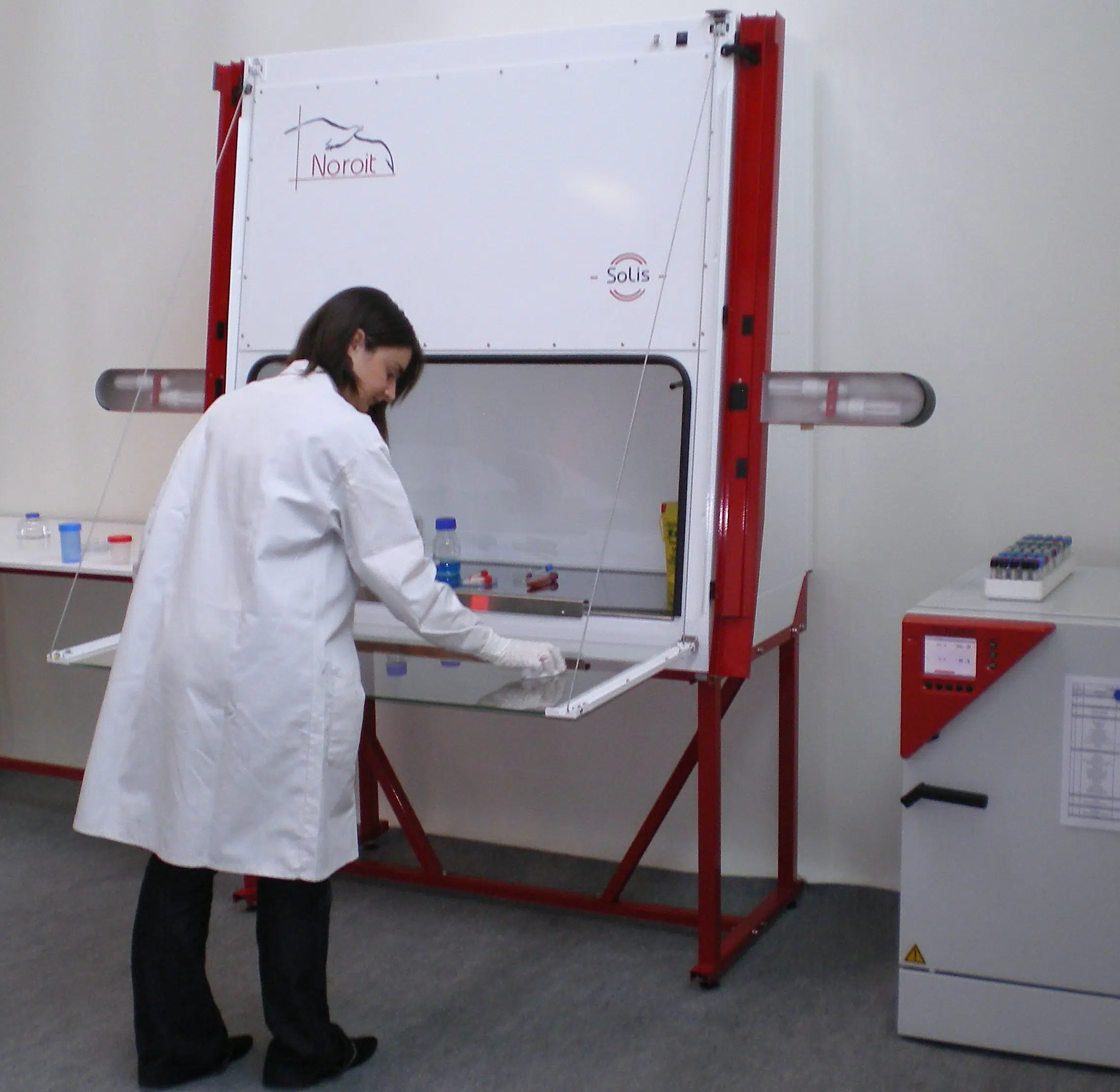 Un technicien utilisant un équipement Noroit